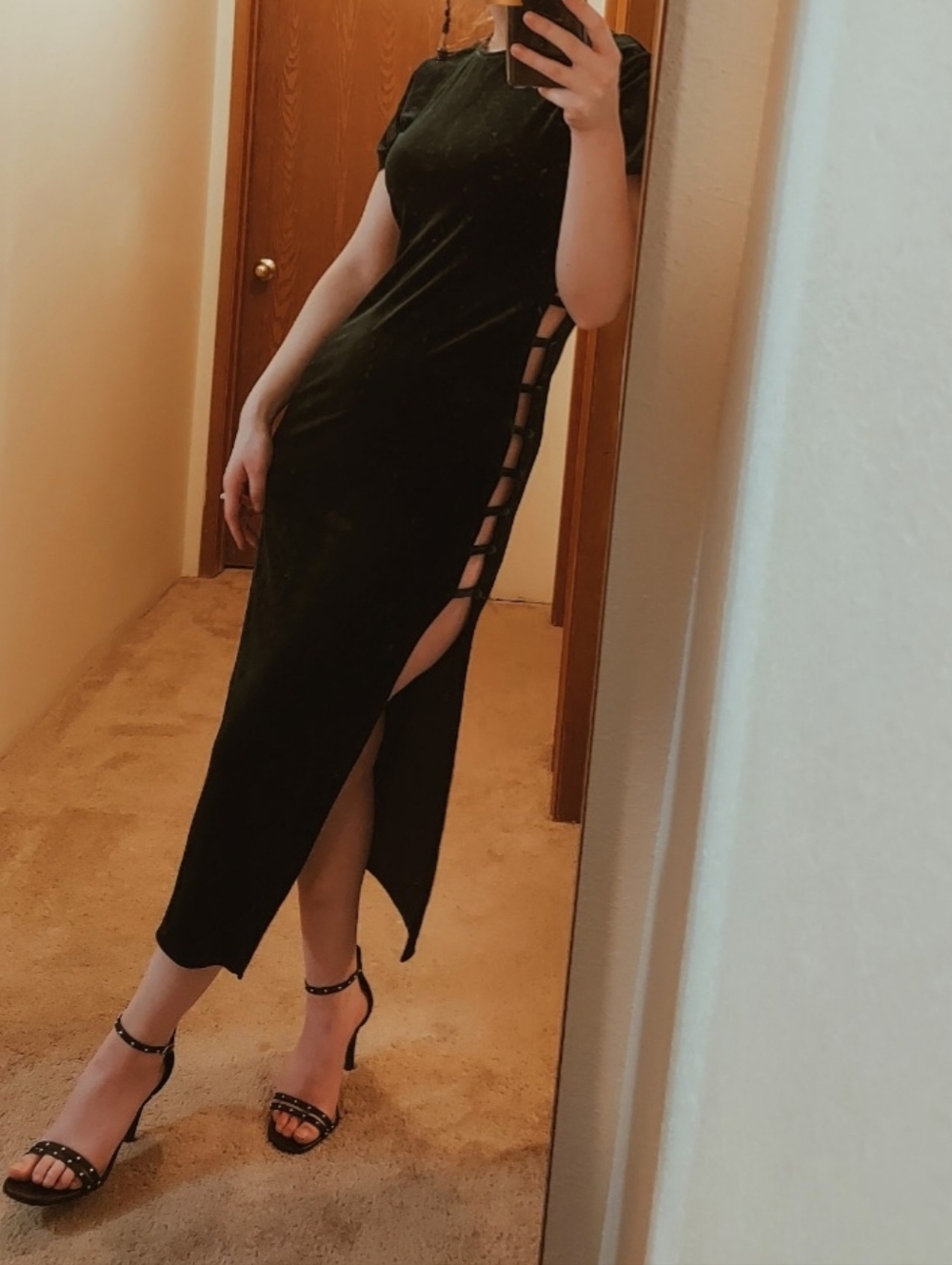 Short-Sleeve Velvet Maxi Dress with Side Slit Button Detail - Dark Green - Picture 3 of 14
